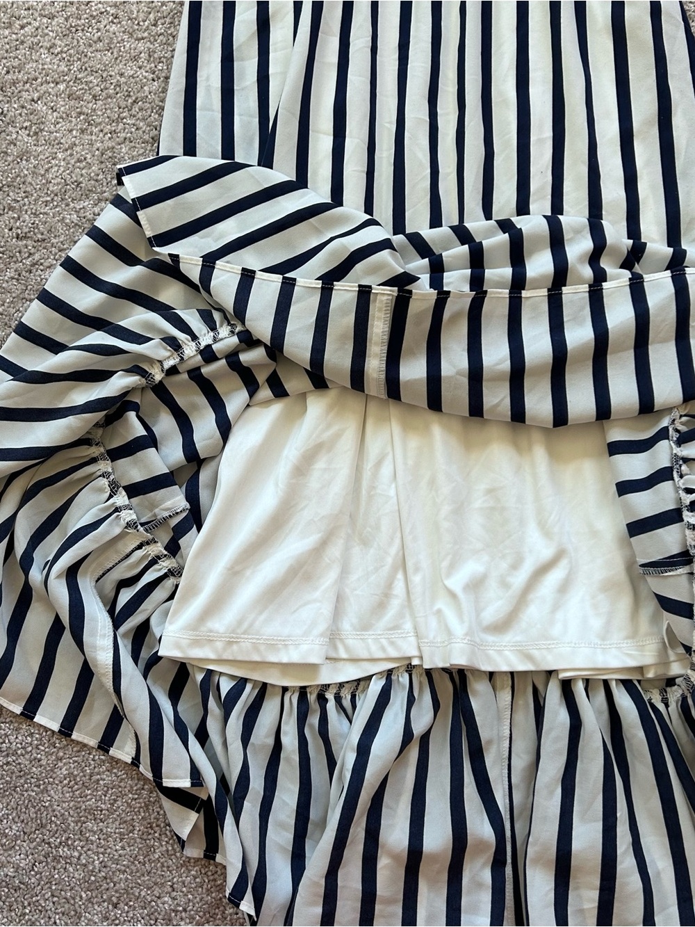 Betsey Johnson Striped Ruffle Hem Maxi Dress Size 2 Cream Navy Blue Sundress - Picture 5 of 10